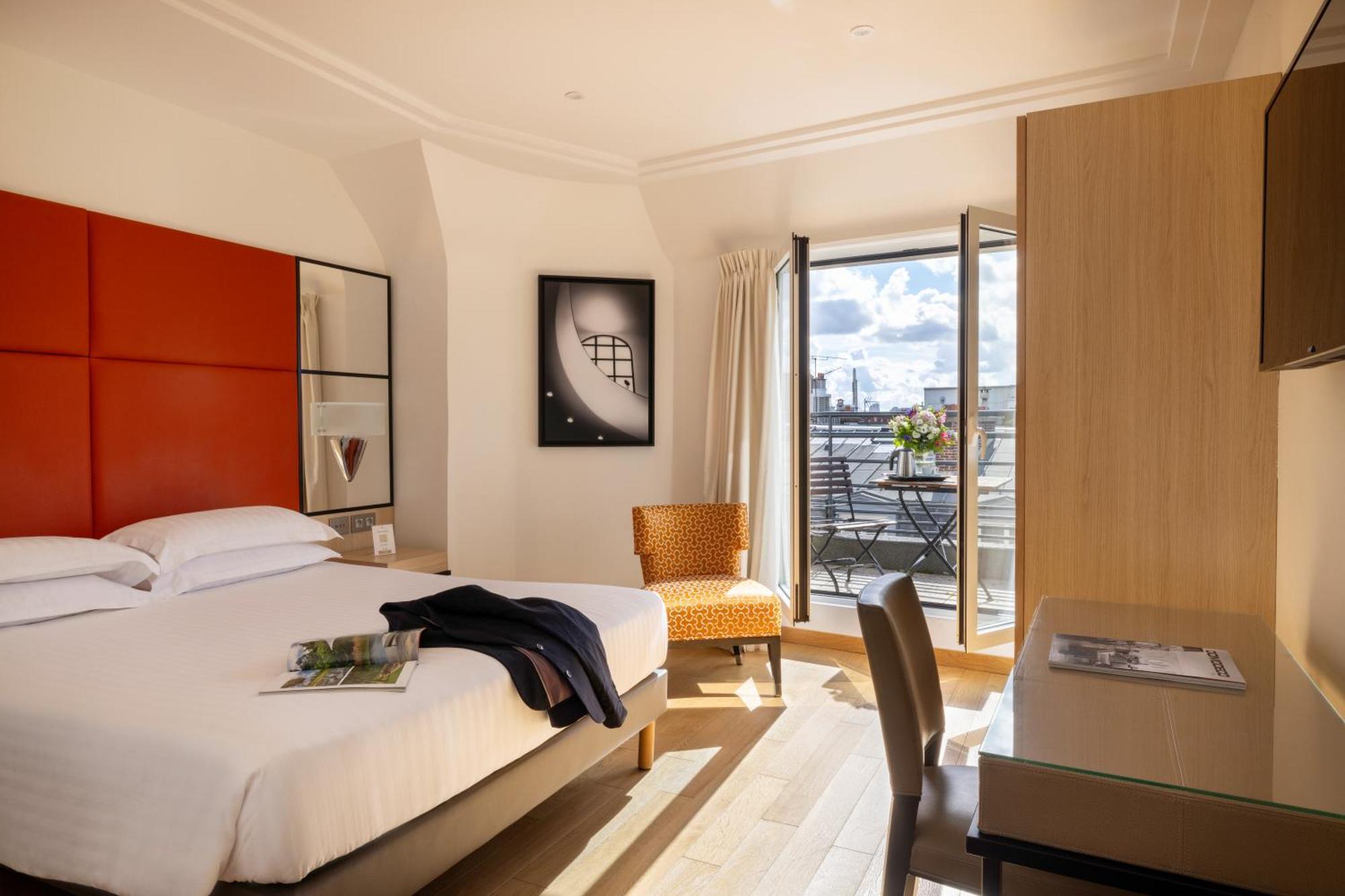 Premium Room Eiffel Tower View,1619757160:JPEG